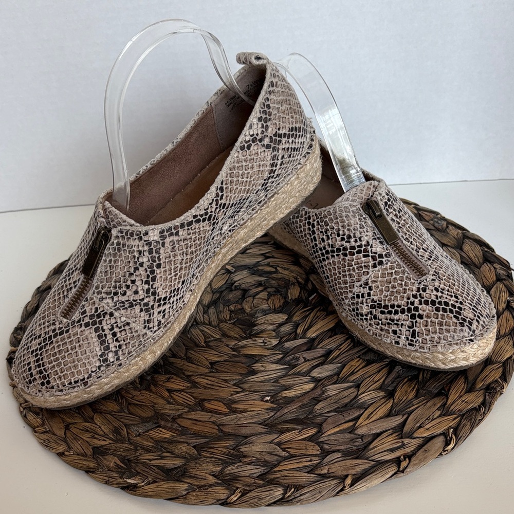Bella Vita Snakeskin print Espadrilles size 7.5
